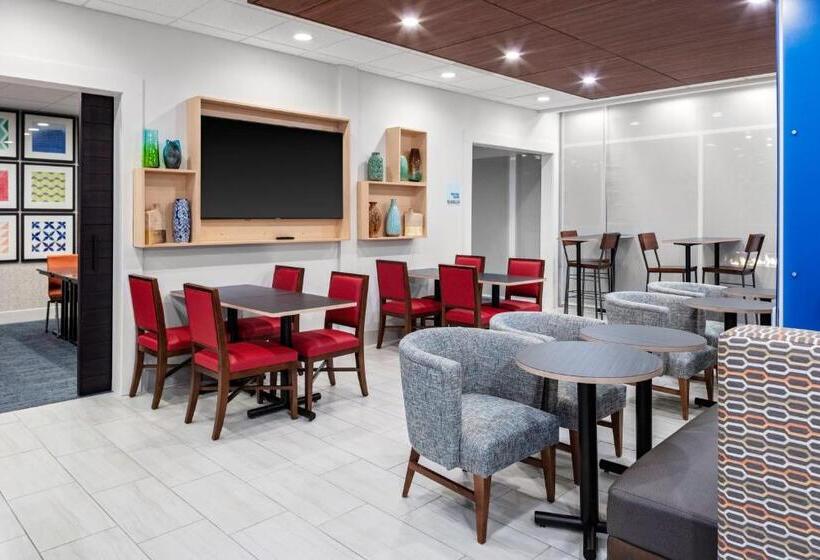 فندق Holiday Inn Express & Suites   Wilmington West   Medical Park, An Ihg