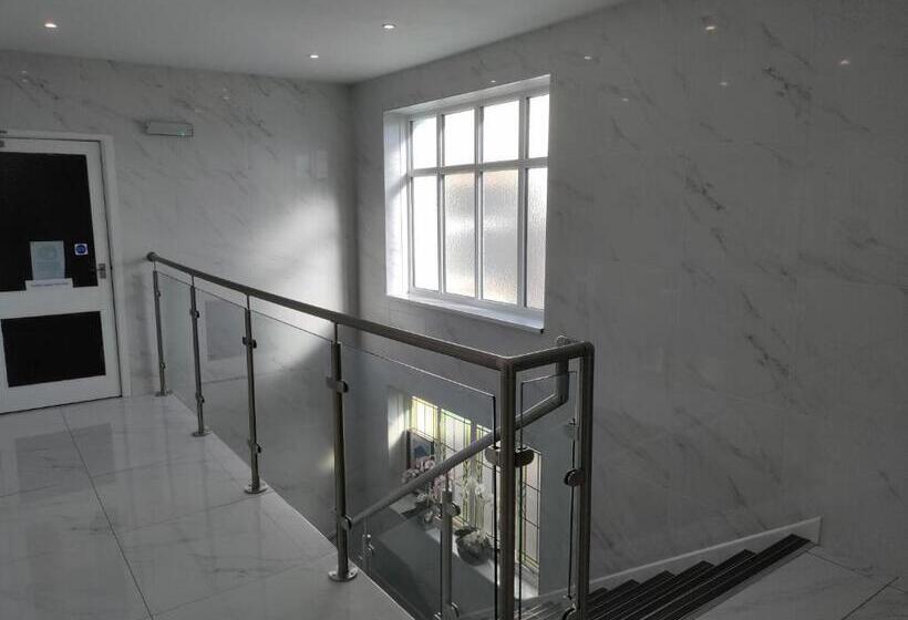 בית מלון כפרי Torbay Court