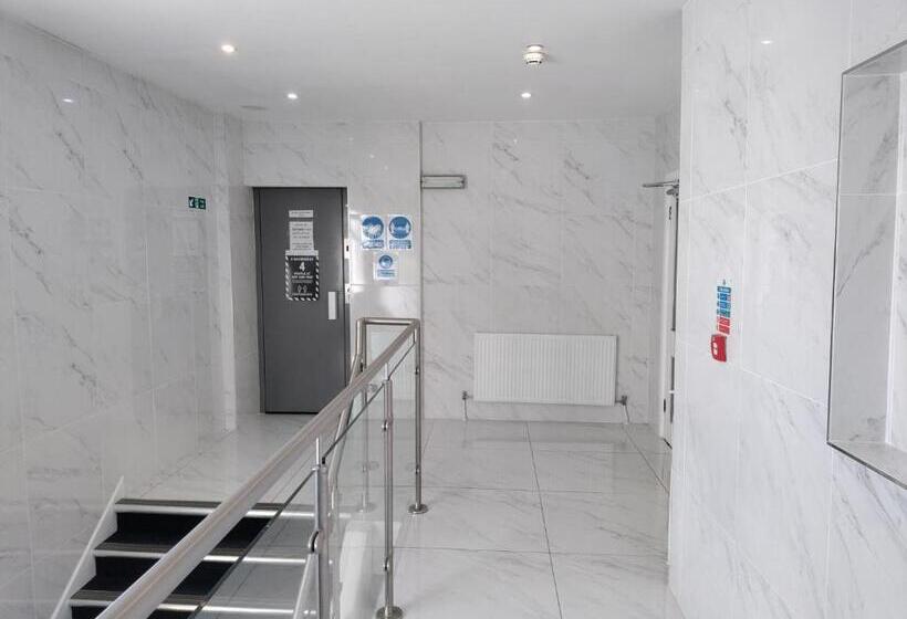 בית מלון כפרי Torbay Court