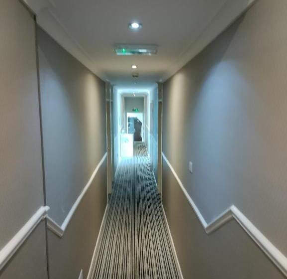 בית מלון כפרי Torbay Court