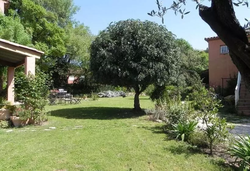 Majatalo B&b Le Clos Des Vignes Saint Raphael