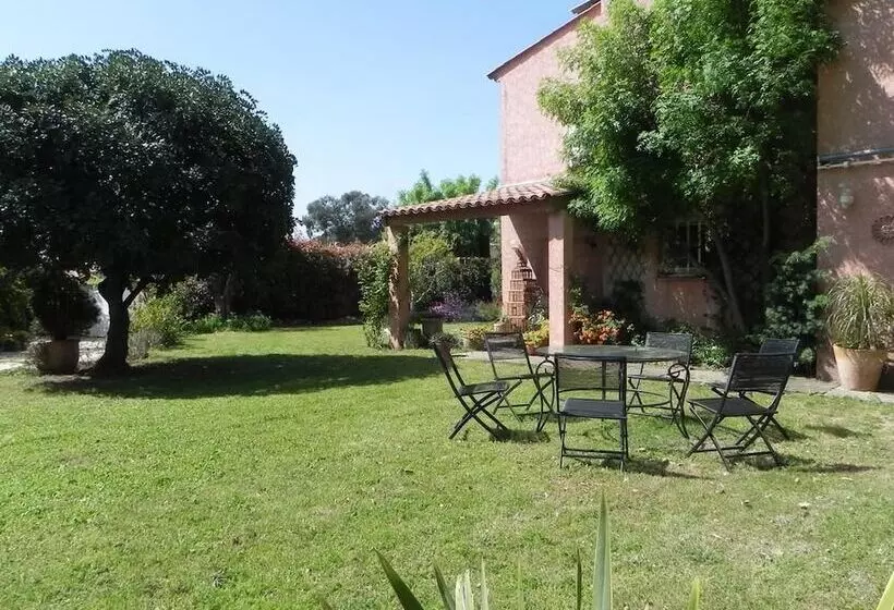 Majatalo B&b Le Clos Des Vignes Saint Raphael