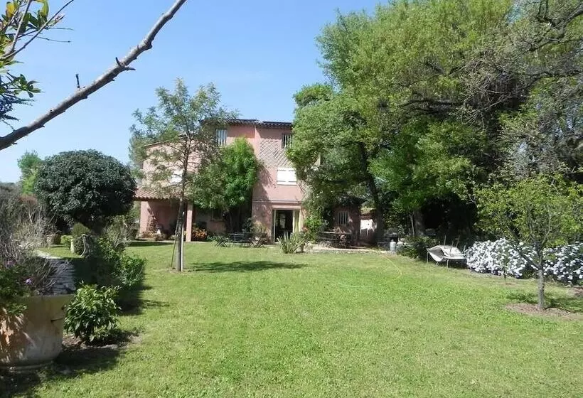 Majatalo B&b Le Clos Des Vignes Saint Raphael