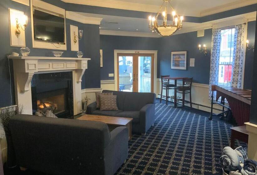 פנסיון Brasswood Inn