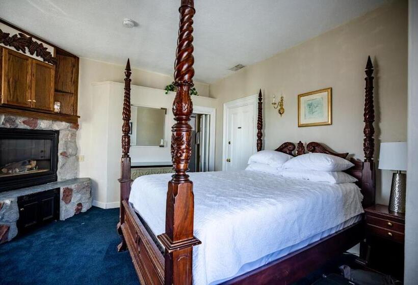 פנסיון Brasswood Inn