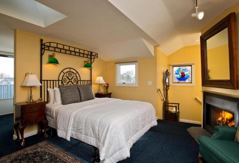 פנסיון Brasswood Inn