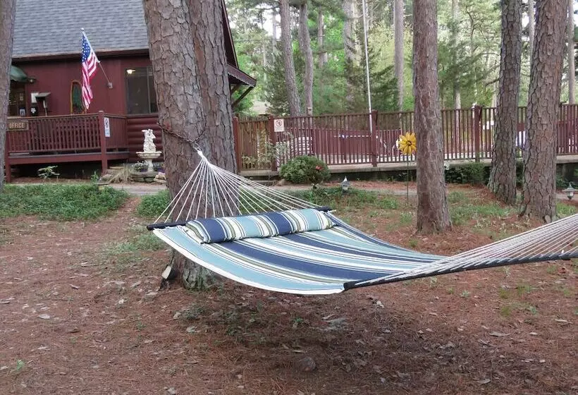 Tall Pines Inn