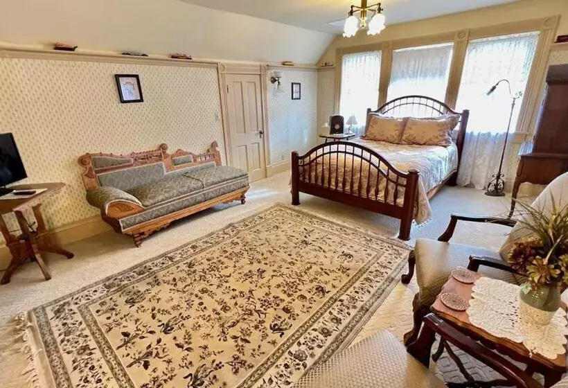 The Hancock House Bed & Breakfast Inn