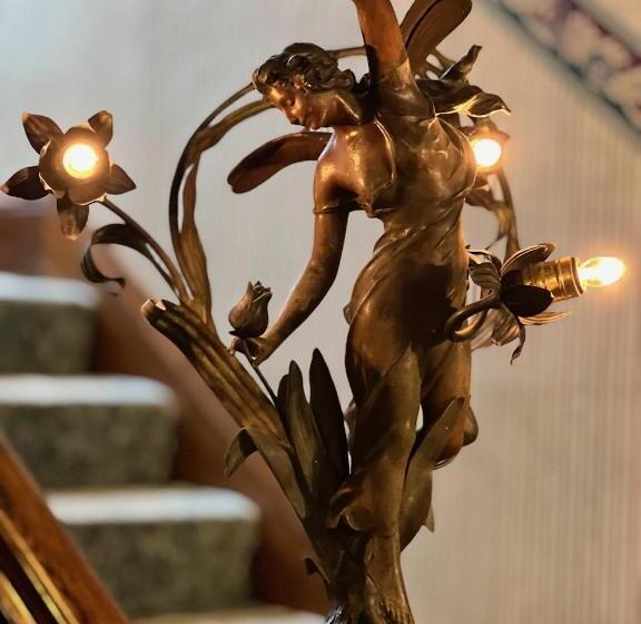 The Hancock House Bed & Breakfast Inn