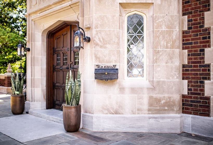 تختخواب و صبحانه Harwelden Mansion