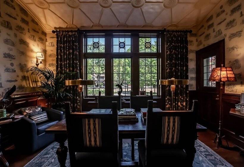 تختخواب و صبحانه Harwelden Mansion