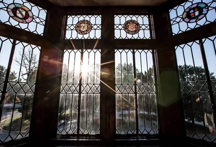 تختخواب و صبحانه Harwelden Mansion