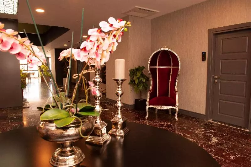 Empula Hotel & Residences