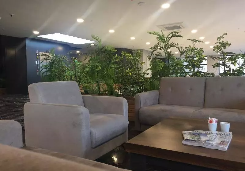 Empula Hotel & Residences