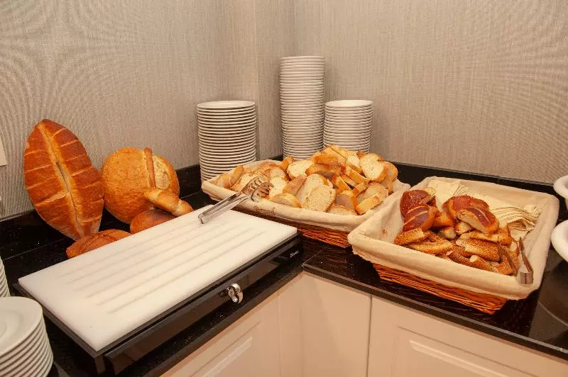 Empula Hotel & Residences