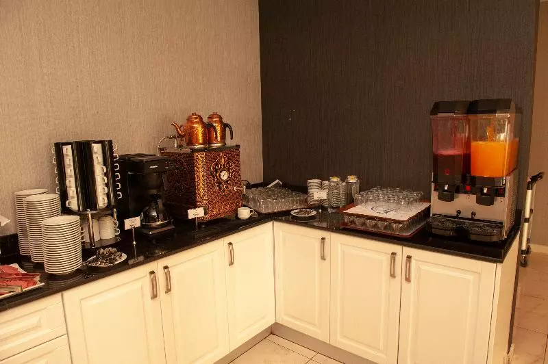 Empula Hotel & Residences