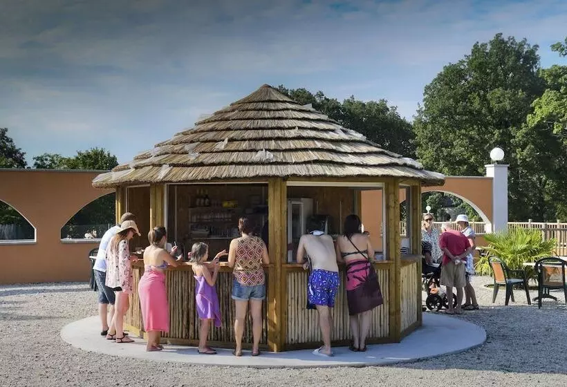 هتل Camping Domaine De Senaud