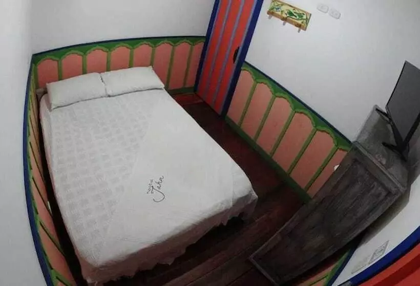 ホテル Hostal De Jahn