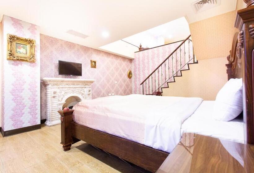 هتل Huis Ten Bosch