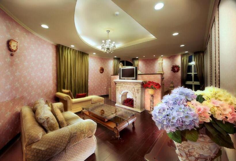 هتل Huis Ten Bosch