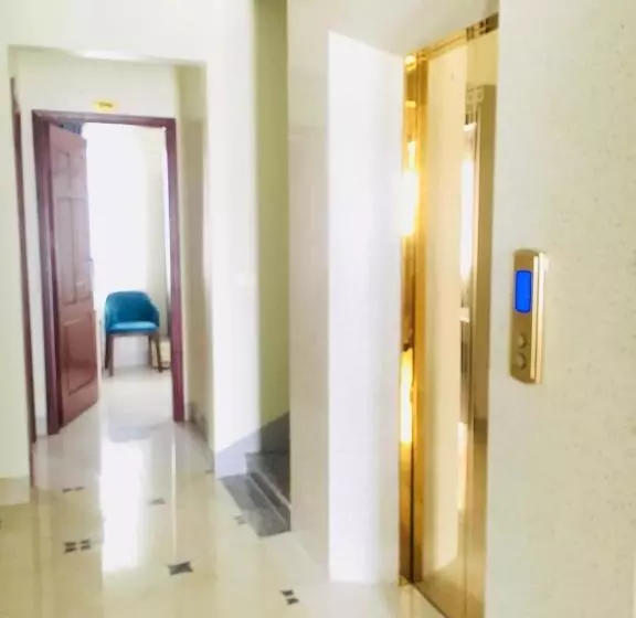 هتل May House