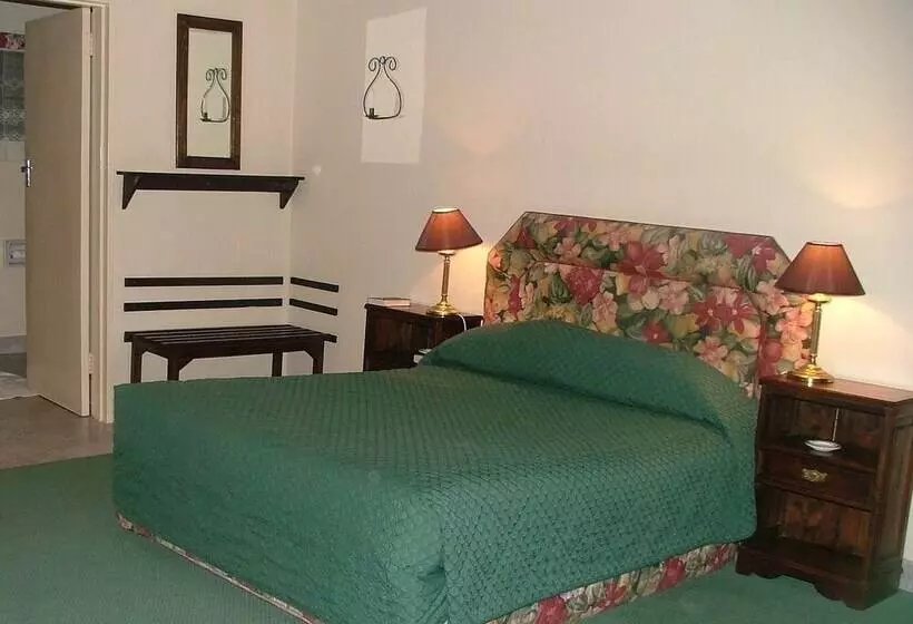 هتل Norma Jeanes Lake View Resort