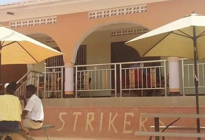 هتل Strikers