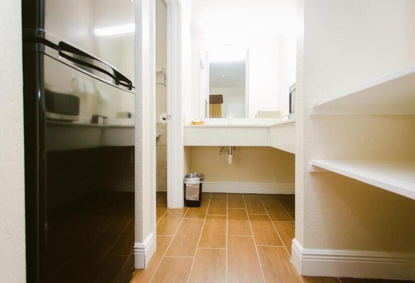 모텔 Scottish Inn & Suites