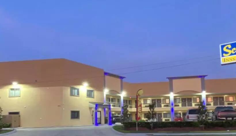 Motelli Scottish Inn & Suites