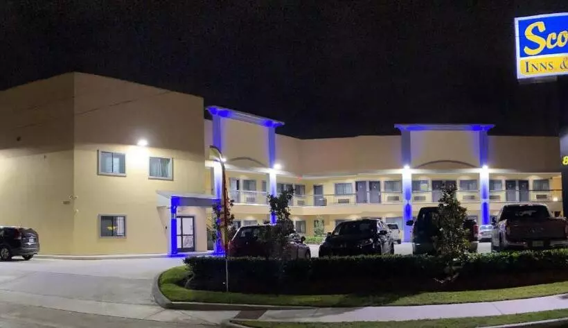 Motelli Scottish Inn & Suites