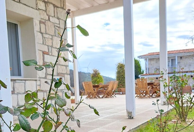 Otel Naturla Göl Evi