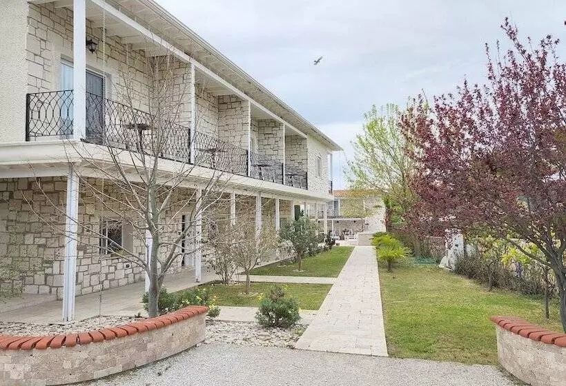 Otel Naturla Göl Evi