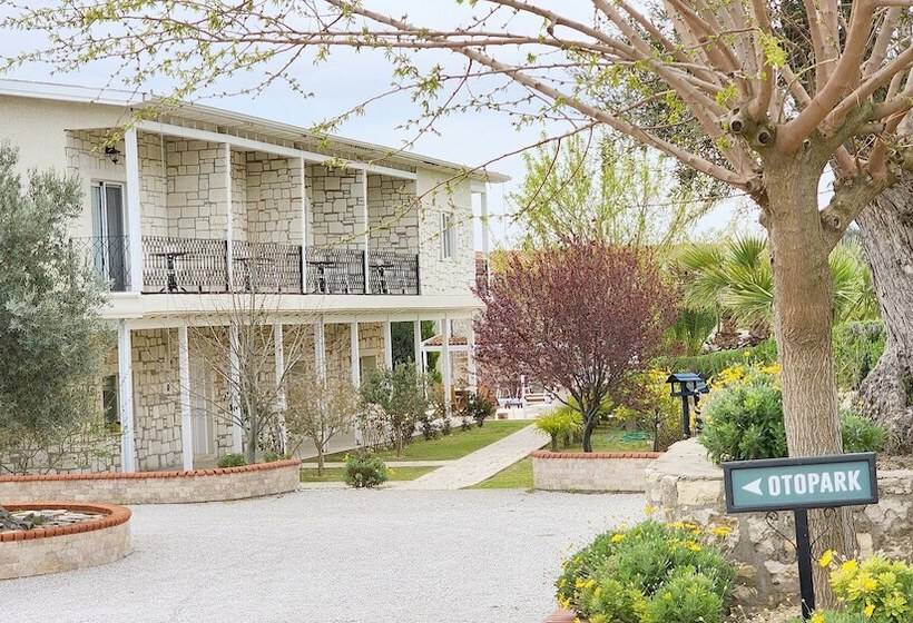 Otel Naturla Göl Evi