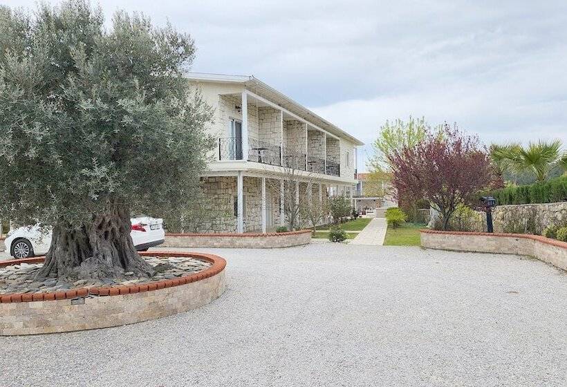 Otel Naturla Göl Evi