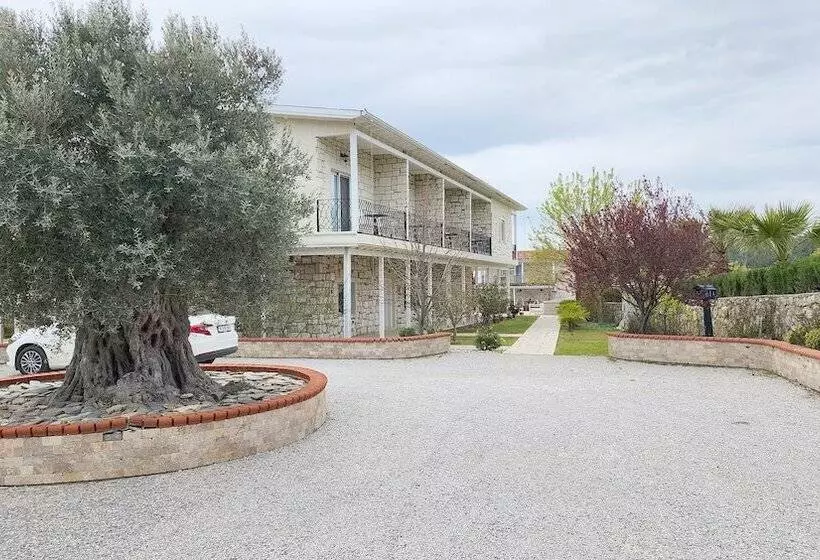 Otel Naturla Göl Evi