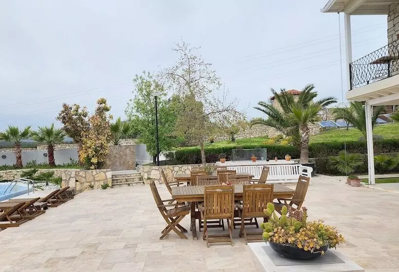 Otel Naturla Göl Evi