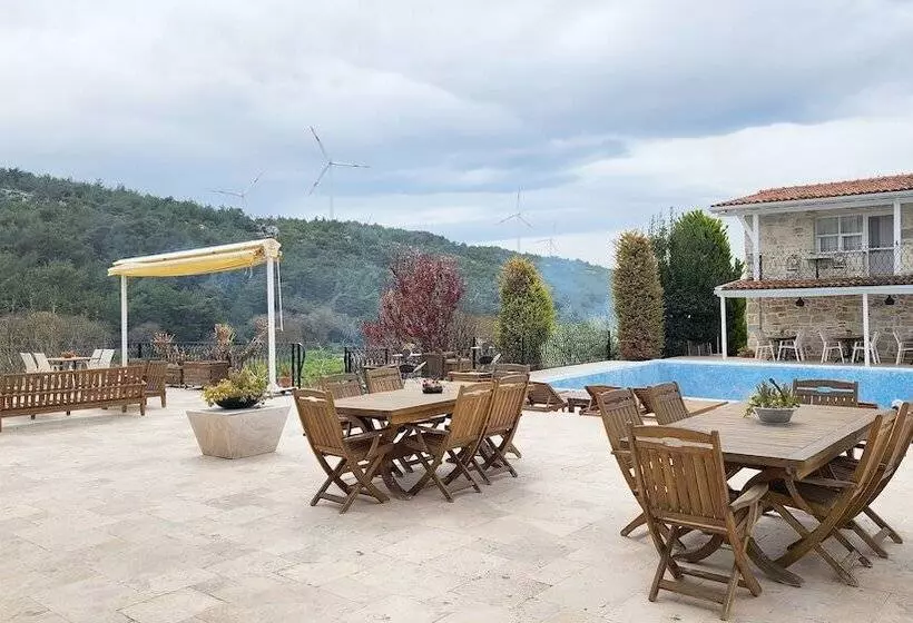 Otel Naturla Göl Evi