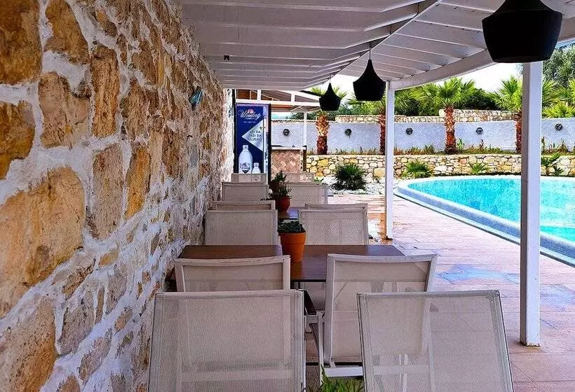 Otel Naturla Göl Evi