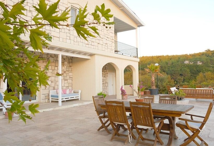 Otel Naturla Göl Evi