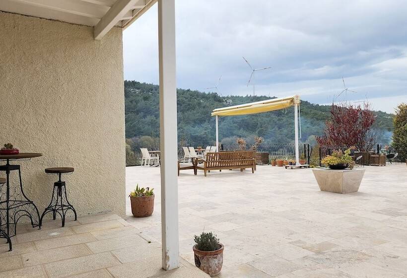 Otel Naturla Göl Evi