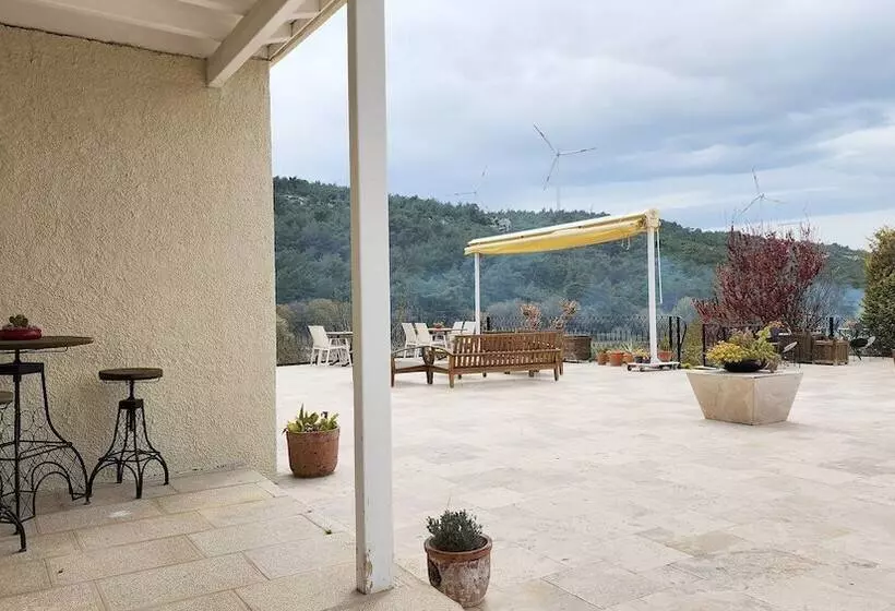 Otel Naturla Göl Evi