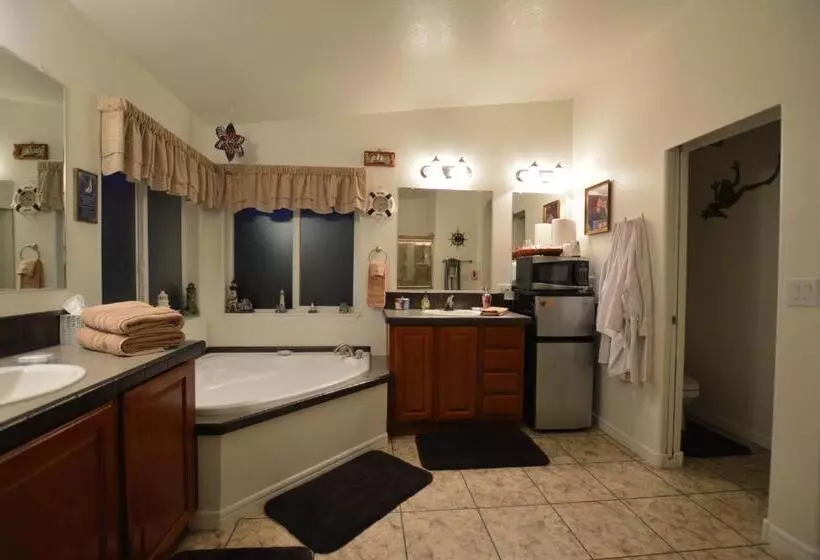 The Bear S Den B&b
