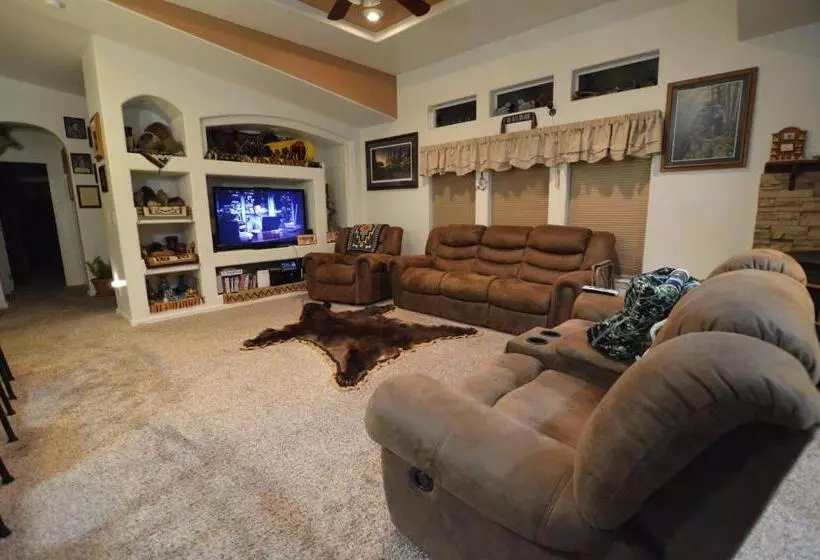 The Bear S Den B&b