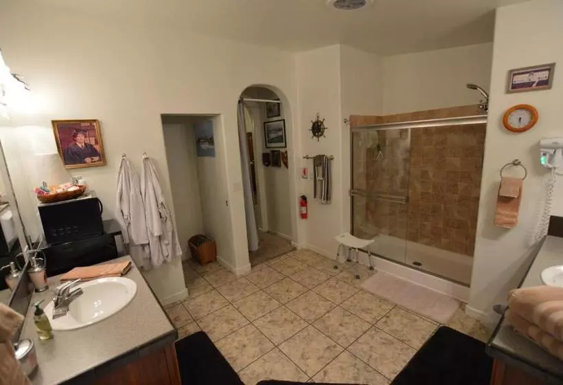 The Bear S Den B&b