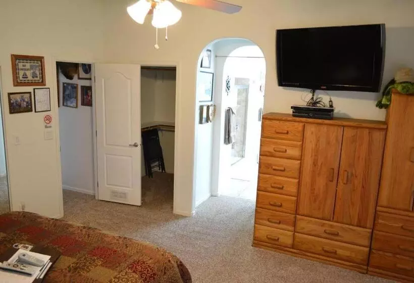 The Bear S Den B&b