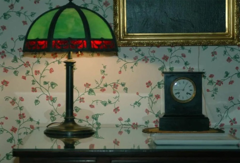 تختخواب و صبحانه 29 India House