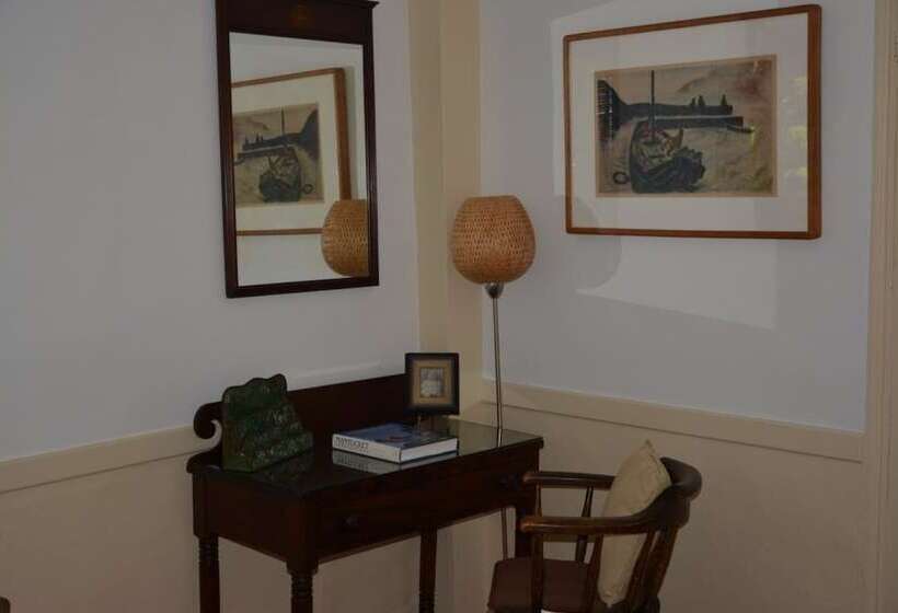 تختخواب و صبحانه 29 India House