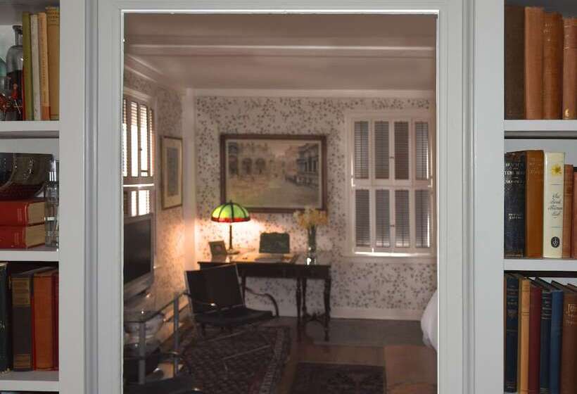 تختخواب و صبحانه 29 India House