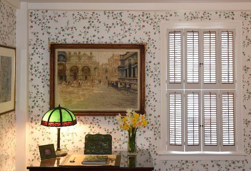 تختخواب و صبحانه 29 India House