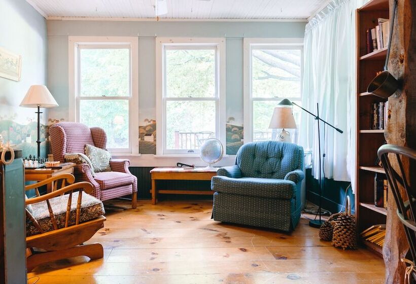 تختخواب و صبحانه Carriage Barn Inn